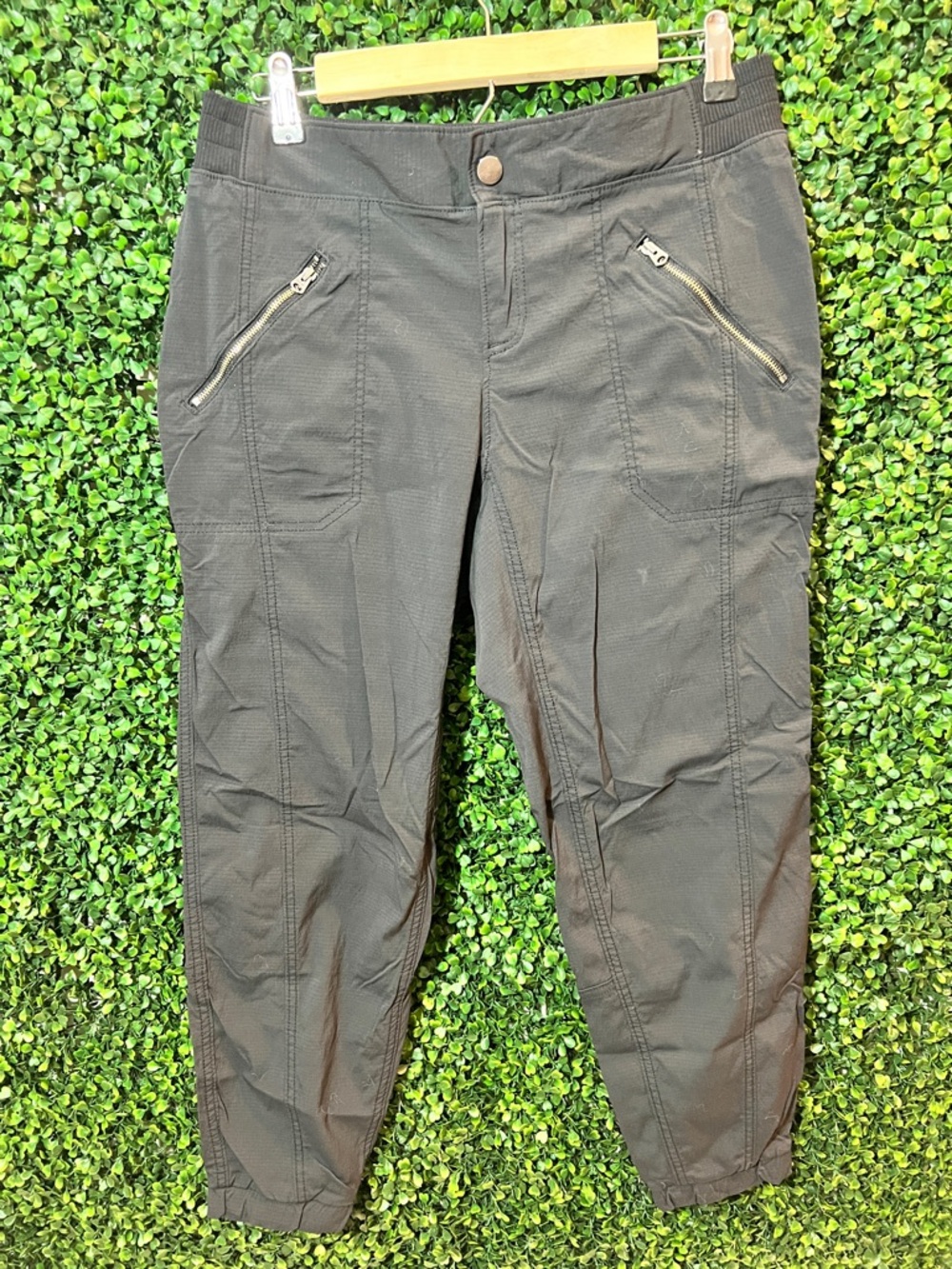 Athleta Black Trekkie Crop Jogger Pants; Size 10